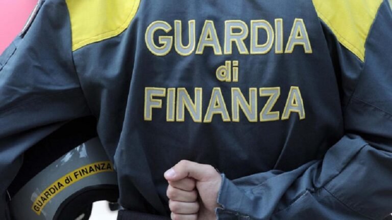 Rivela notizie riservate a imprenditore, in carcere finanziere