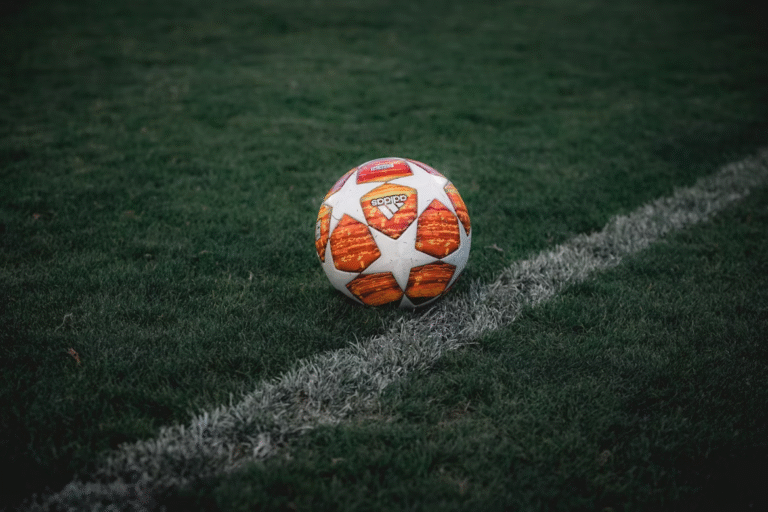 Pallone calcio campo