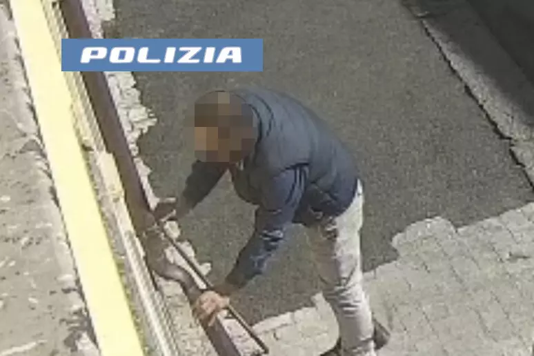 Il Ladro di Pluiviali Catania