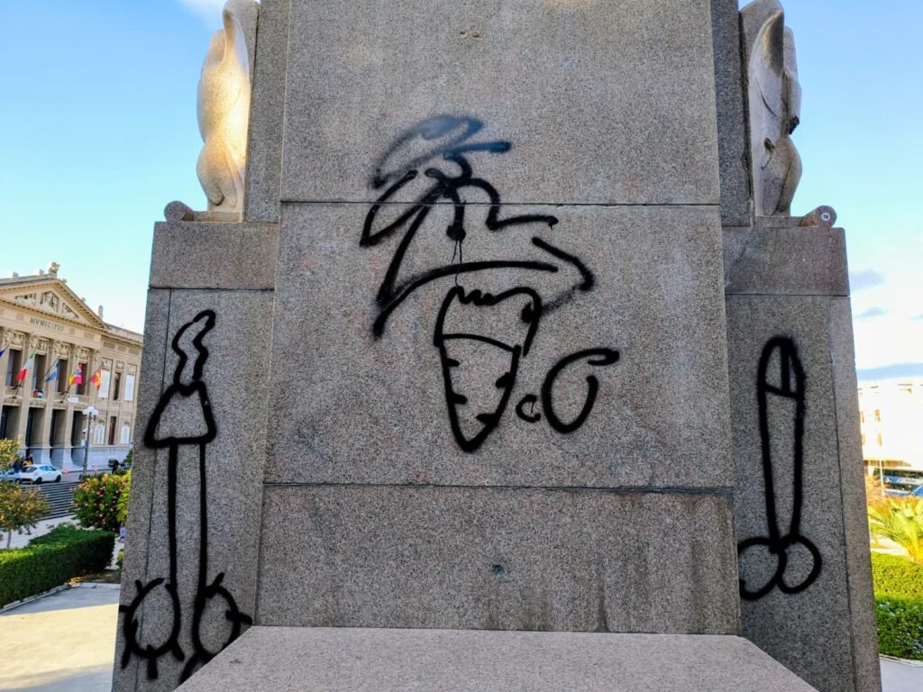 monumento caduti sfregio 2