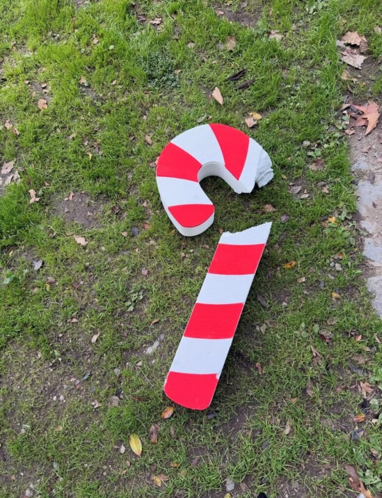 Lo sfregio al Natale di Villa Dante. Quella stupidità che spegne la luce della città 3 596449947 844623981502556 7050791628829055642 n