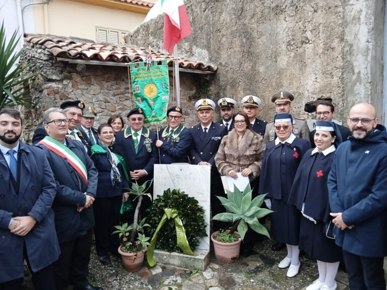 Acqualadroni, solenne commemorazione dei Caduti: istituzioni e comunità unite nel ricordo e nell'annuncio del restauro della Chiesa di San Pietro