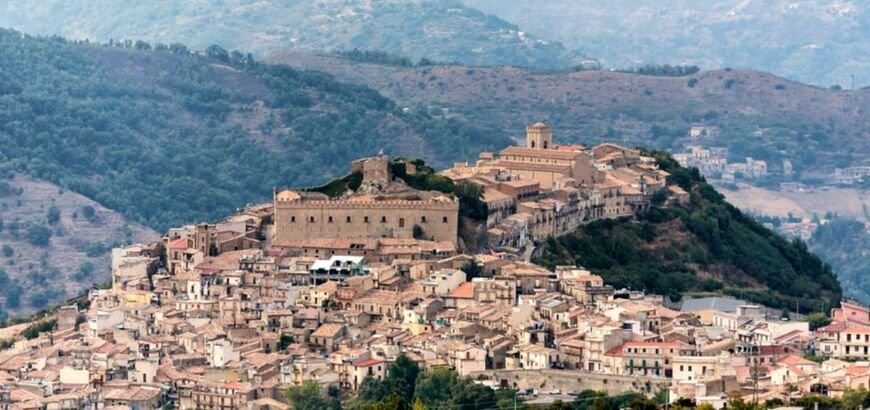 Montalbano Elicona, raccolta differenziata oltre il 64%: dalla Regione Siciliana il contributo premiale 2 Montalbano Elicona panorama