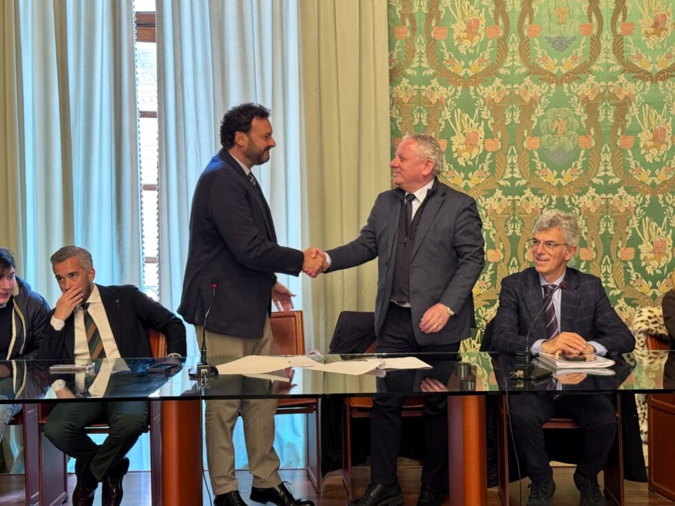 Siglato il protocollo d’intesa tra ANCI Sicilia e Comune di Siracusa 1 PRES AMENTA E SINDACO ITALIA