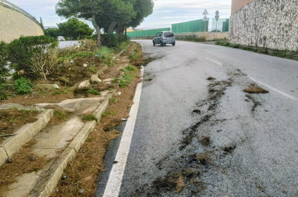 MESSINA - INCIDENTE AUTONOMO IN DIREZIONE PAPARDO: AUTO SI RIBALTA, ILLESO 21ENNE 3 WhatsApp Image 2025 12 22 at 10.43.18