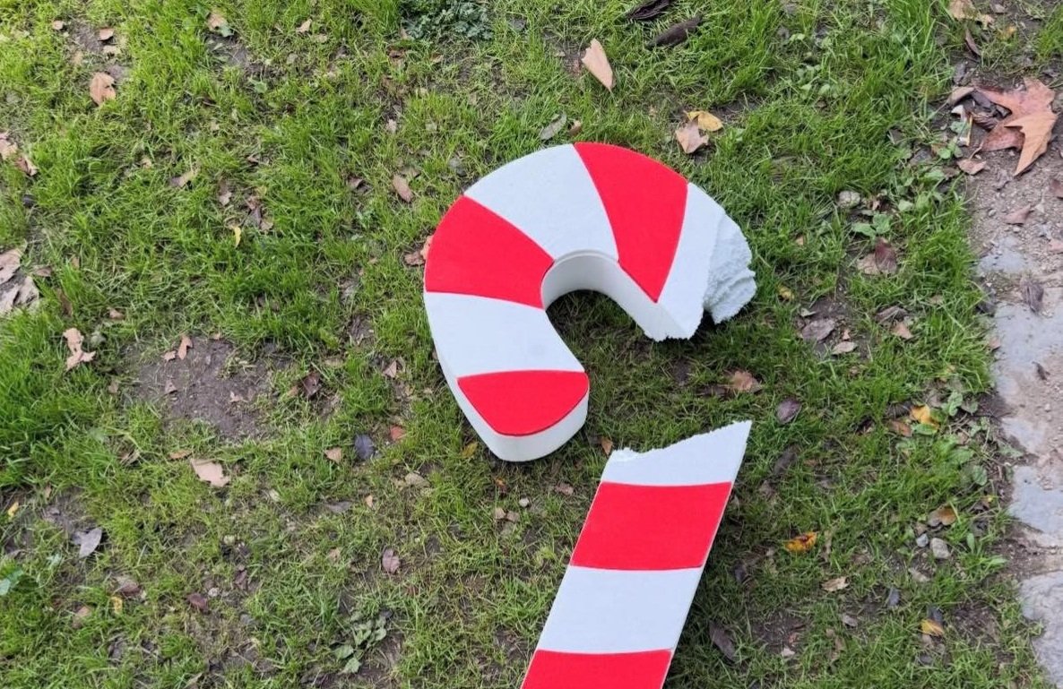 addobbo vandalizzato