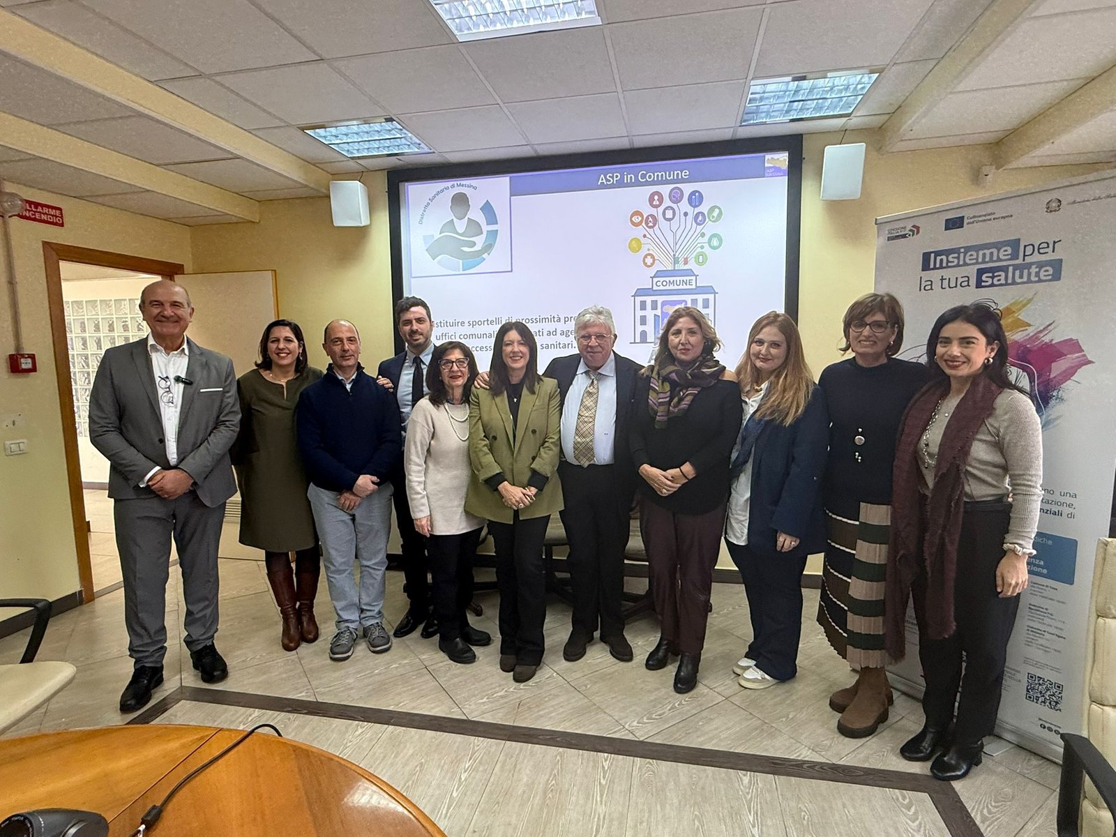 direttore Asp Cucci e direttore Picciolo con personale distretto sanitario