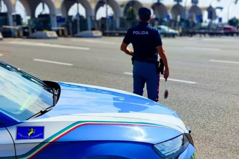 A18 in tilt: grave scontro tra tir tra Fiumefreddo e Giarre. Morto il camionista. Altro mezzo in fiamme a San Gregorio
