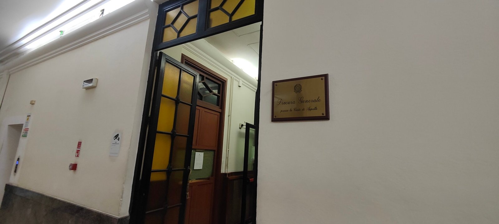 Tentata estorsione, la conferenza stampa e i dettagli. «Dateci 100mila euro o salta tutto». Tre arresti a Messina 3 tribunale me procura generale2 scaled