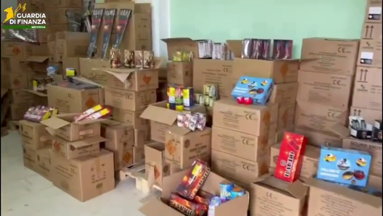 GdiF MESSINA: SCOPERTI DUE DEPOSITI CLANDESTINI DI FUOCHI D’ARTIFICIO DETENUTI ILLEGALMENTE. ESEGUITO UN ARRESTO E SEQUESTRATE OLTRE 4 TONNELLATE DI ARTIFICI PIROTECNICI.