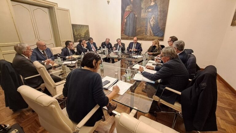 Ciclone Harry, la Regione approva bando ristori per le aziende danneggiate. Schifani: «Prima risposta immediata, pronti a partire anche con la seconda fase degli aiuti»
