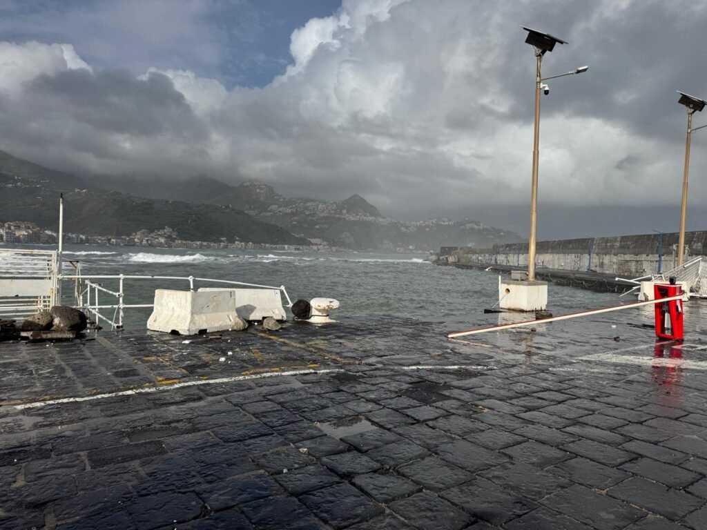 Giardini Naxos danni al lungomare 2