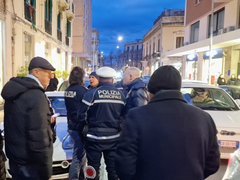 Follia in via dei Mille: banale incidente si trasforma in pestaggio, aggredite anche due donne​