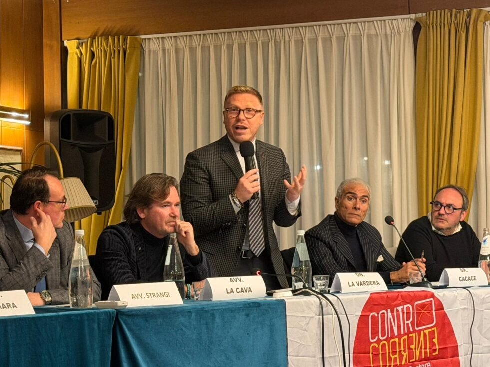 La Vardera scopre le carte a Messina: «Controcorrente avrà il suo candidato sindaco» 1 Presentazione La Cava 2