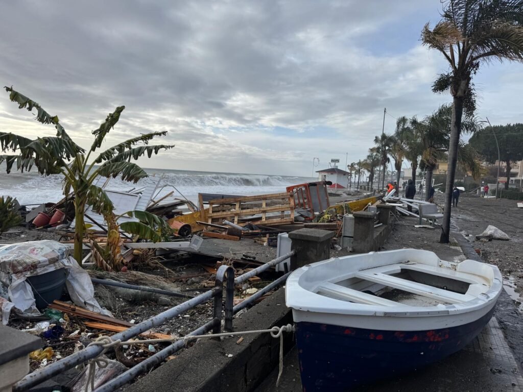 Roccalumera danni al lungomare 1