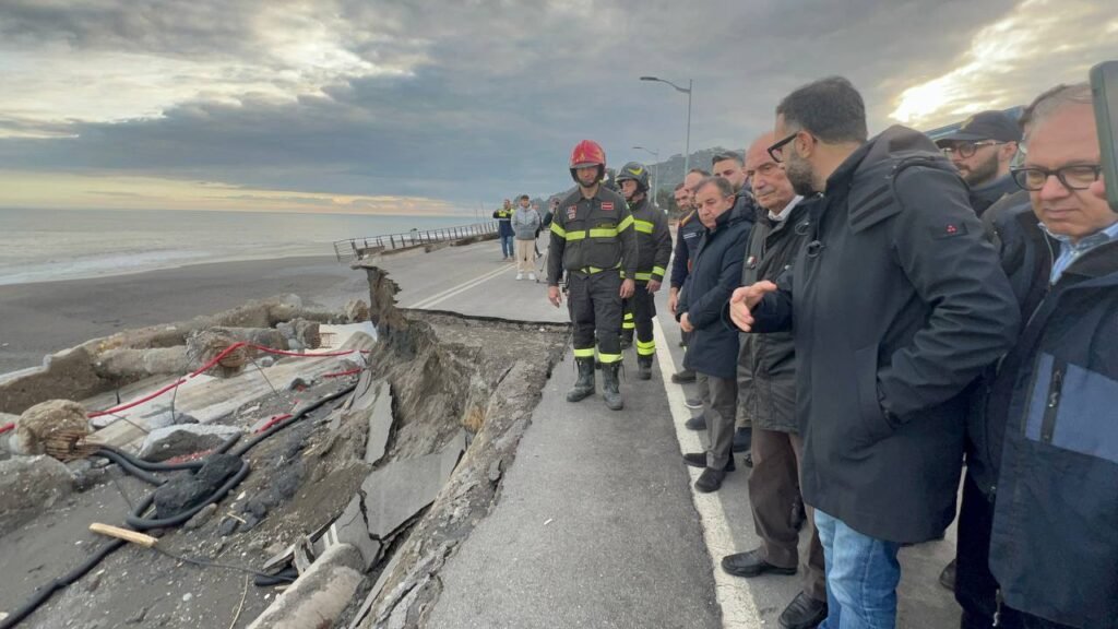 Prosegue l’ondata di maltempo. Cdm convocato alle 15.30, stato d'emergenza per Calabria, Sicilia e Sardegna 5 Santa Teresa di Riva021