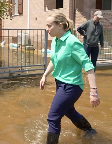 Maltempo, l’attacco di Renzi a Meloni: «Sicilia abbandonata, niente stivali perché la Regione è amica» 3 Giorgia Meloni in Emilia Romagna