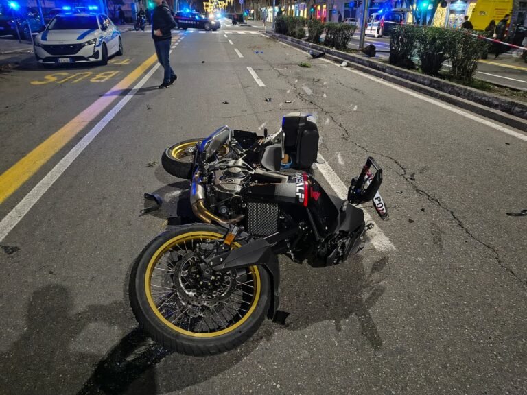 Scontro in via Garibaldi, apprensione per un 18enne: è in Rianimazione al Policlinico