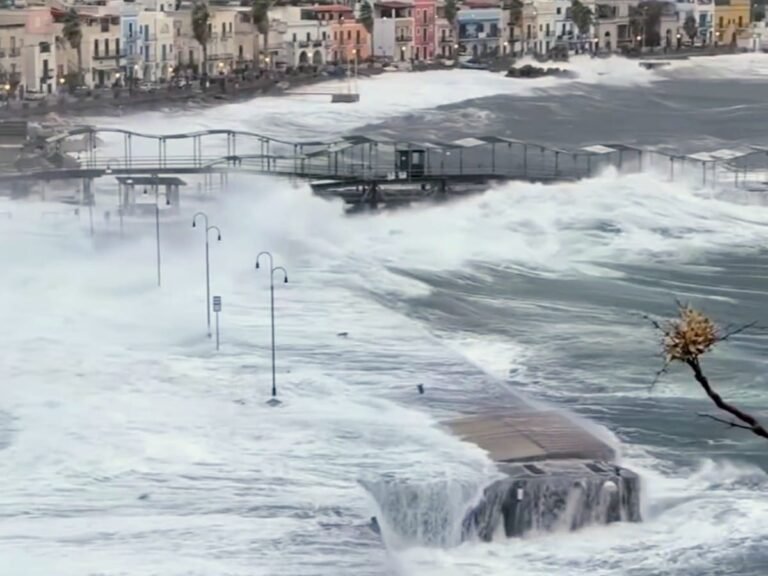 Alle Eolie condizioni meteomarine in netto peggioramento
