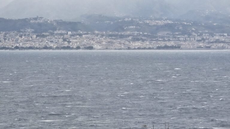 Ciclone Harry, la Sicilia nella morsa del maltempo: a Messina notte da incubo e raffiche a 100 all'ora