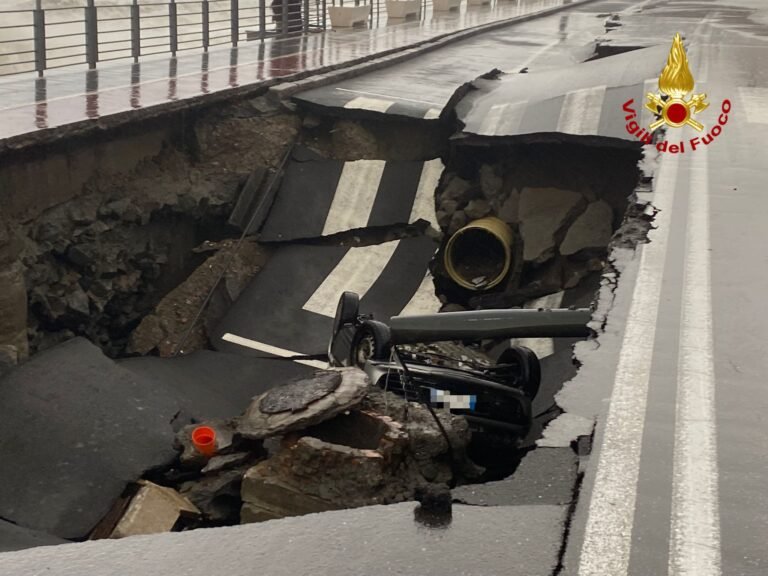 Ciclone Harry, l'apocalisse della costa jonica: Santa Teresa spezzata in due. Danni per 10 milioni