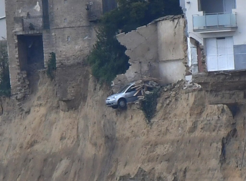 aspettare 29desk1f01 niscemi ansa