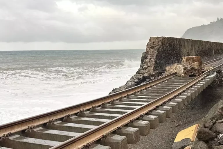 ferrovia interrotta