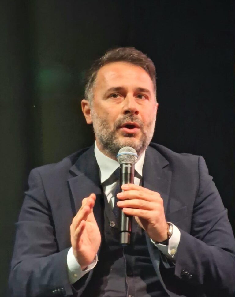 Di Paola ( M5S): “Cateno, spero che l’esperienza negativa vicino a Schifani ti sia servita. Ricorda: l’uomo solo al comando non funziona”