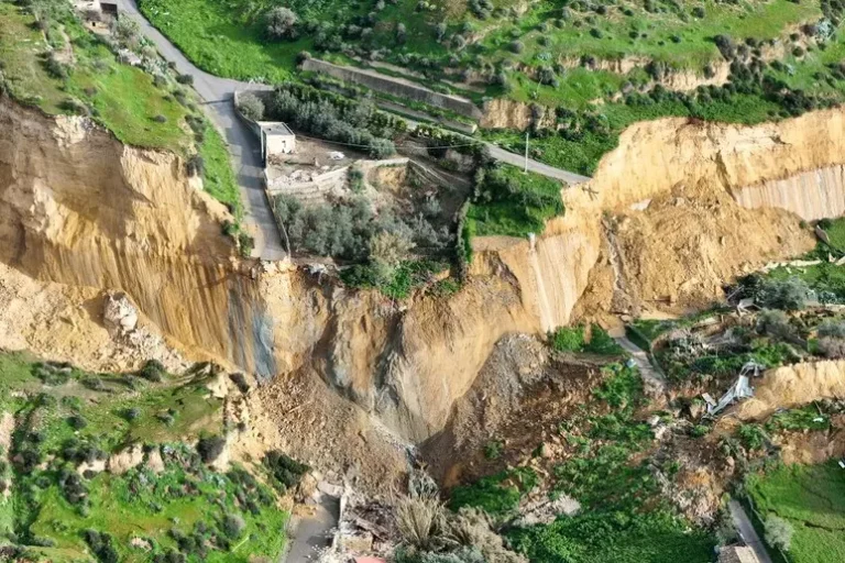 I geologi, impossibile stabilizzare il versante della frana di Niscemi