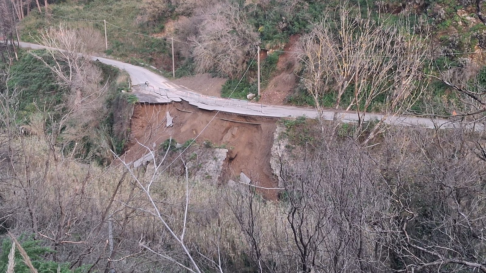 S.P. 45 Massa San Nicola frana del 18 febbraio 2026