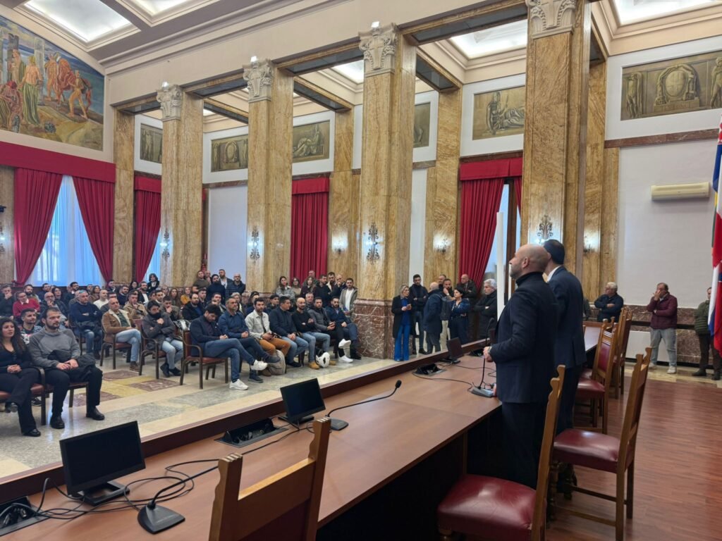 Il nodo dei 100 futuri vigili infiamma la campagna elettorale. Centofanti: "Inaccettabile usare le assunzioni per fare consenso" 3 Vigili 1