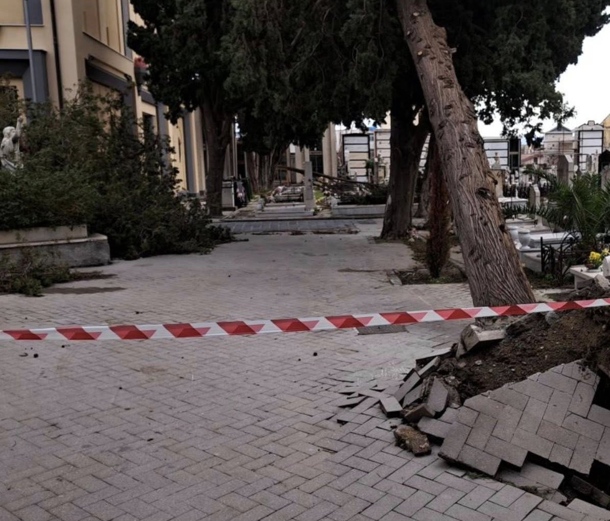 Gran Camposanto, cimiteri di Giampilieri e Santa Margherita chiusi fino al 18 febbraio; Villa Mazzini resta chiusa fino al completo ripristino delle condizioni di sicurezza 9 cimitero alberi