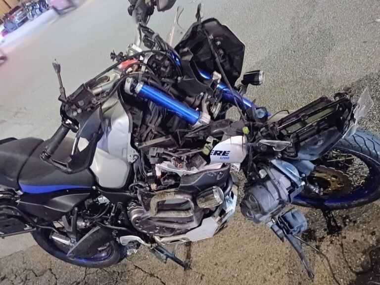 Scontro frontale tra moto all'incrocio tra via Garibaldi e via Primo Settembre: un centauro lotta tra la vita e la morte