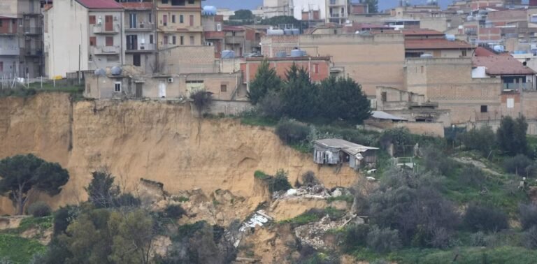 Niscemi, oltre l'emergenza: maestra accoglie una famiglia di sfollati. La nascitura si chiamerà con il suo nome
