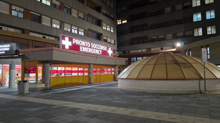 Dramma sfiorato all'ospedale Papardo: paziente tenta il suicidio in Pronto Soccorso, decisivo l'intervento di un vigilante