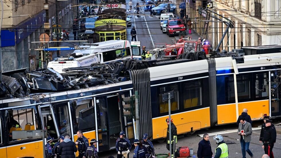 tram deragliato a milano