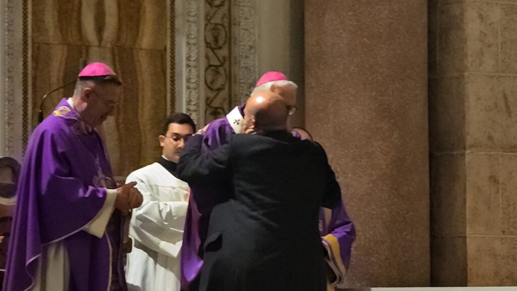 L'abbraccio del fratello di Daniela all'Arcivescovo di Messina