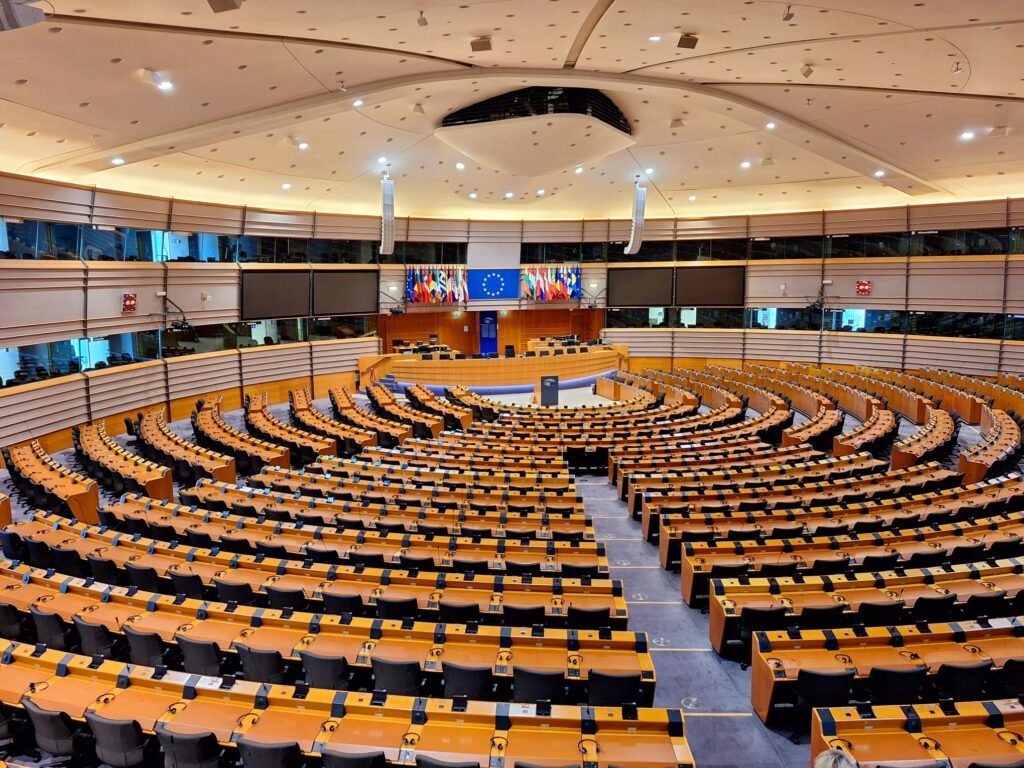 Euroopan_parliaementin_istuntosali_(Brysselissä)