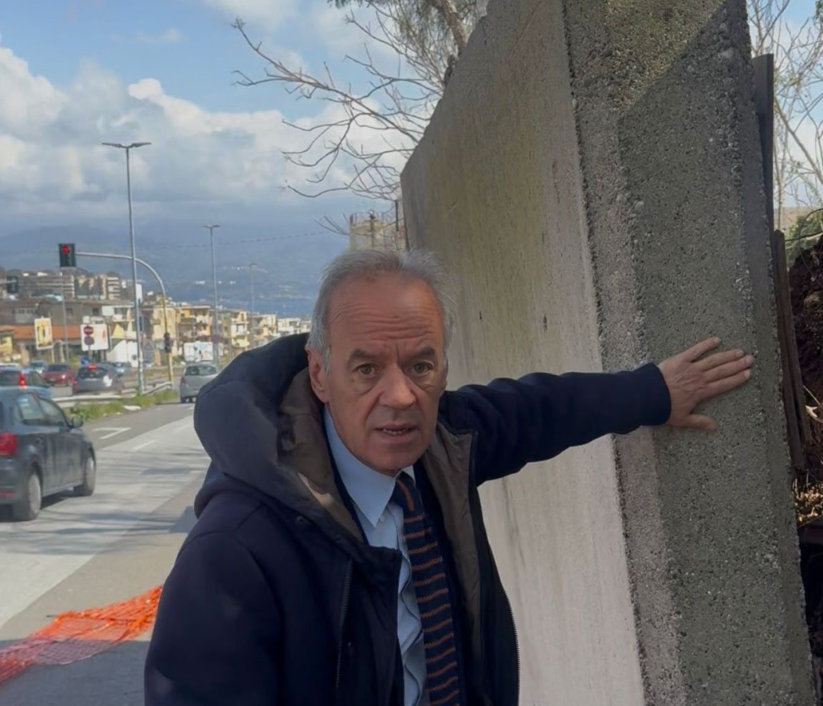 Muro inclinato sul viale Giostra