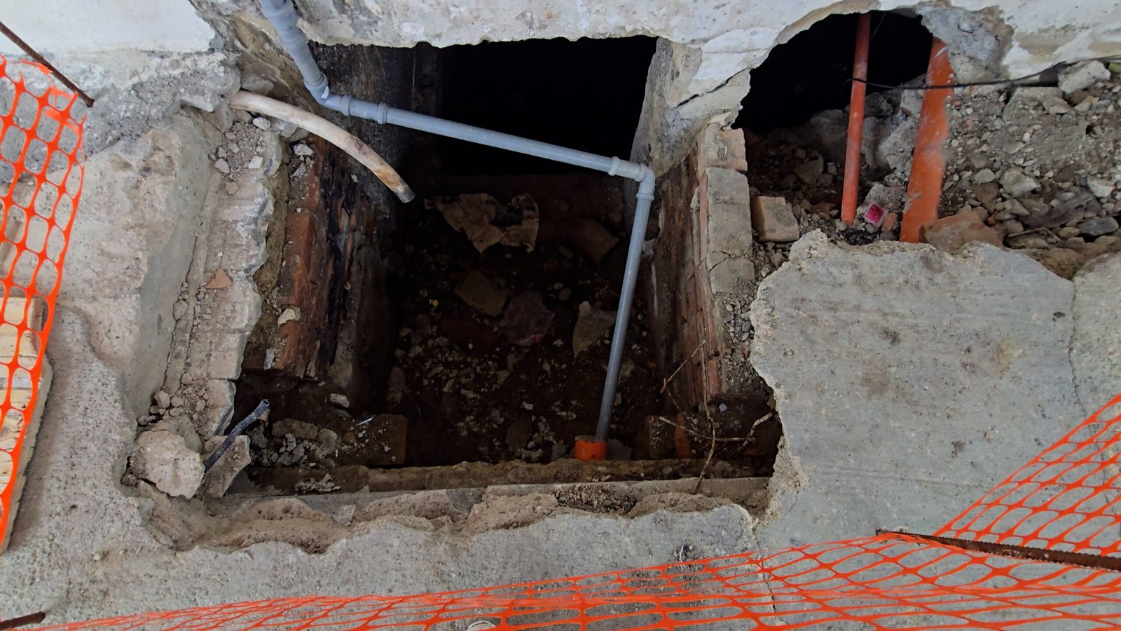 buco fogna santa lucia