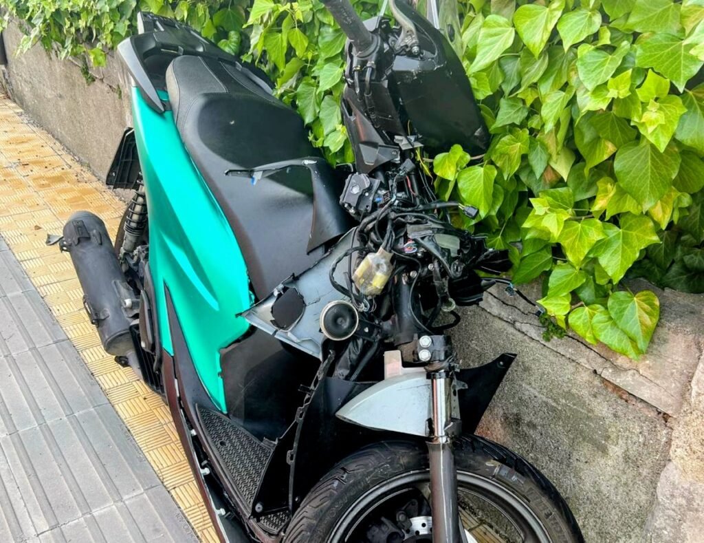 Scontro a Mili tra una moto e due auto: grave un giovane, operato d'urgenza al Policlinico 3 1000359417