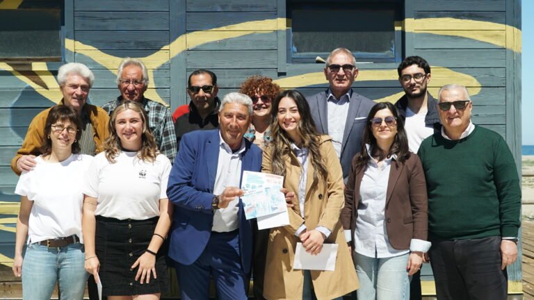 Spadafora, l'area del "Pesce Cantato" si colora con l'opera di NessuNettuno ed il WWF. Il sindaco Pistone: «Un nuovo volto nel segno dell'ecosostenibilità»