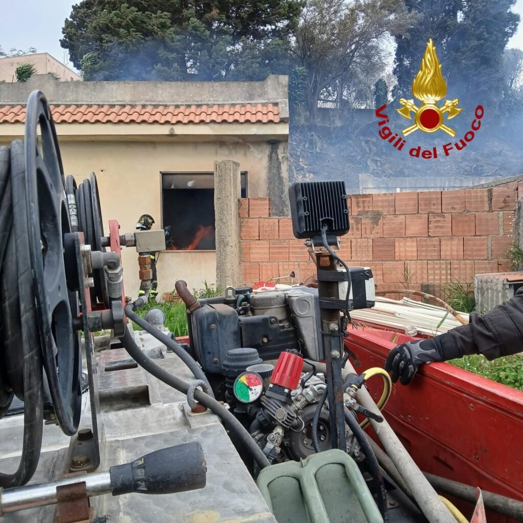 Emergenza incendi e forte scirocco. Vigili del fuoco impegnati a Salice e su tutta la provincia. Criticità sulla A20. 3 IMG 20260412 WA0053