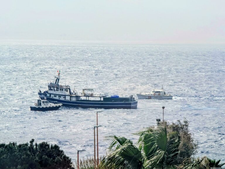 Capitaneria di porto di Messina – Peschereccio alla deriva nelle acque antistanti località Pace.