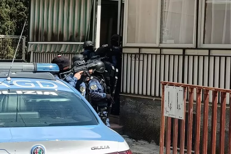 asserragliato in casa amico