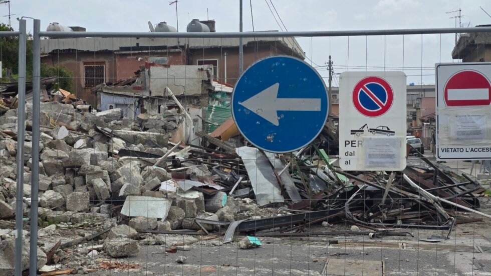 cantieri demolizione e strada chiusa