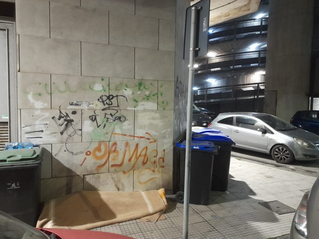 Degrado e senzatetto in via Magazzini Generali: l'esposto dei residenti per chiedere interventi urgenti 5 foto 2