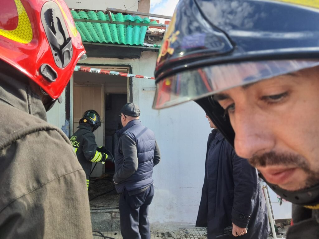 incendio baracca rioe taormina5