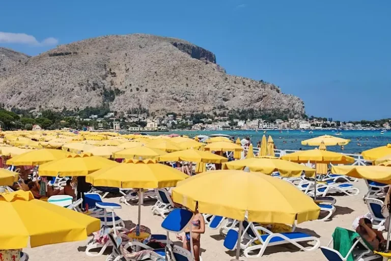 Cga accoglie appello della Italo belga, sospesa revoca concessione per Mondello