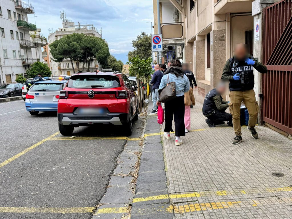 Indagini e rilievi sull'auto abbandonata